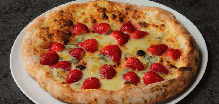 GLAMPROOKの窯焼きピッツァ